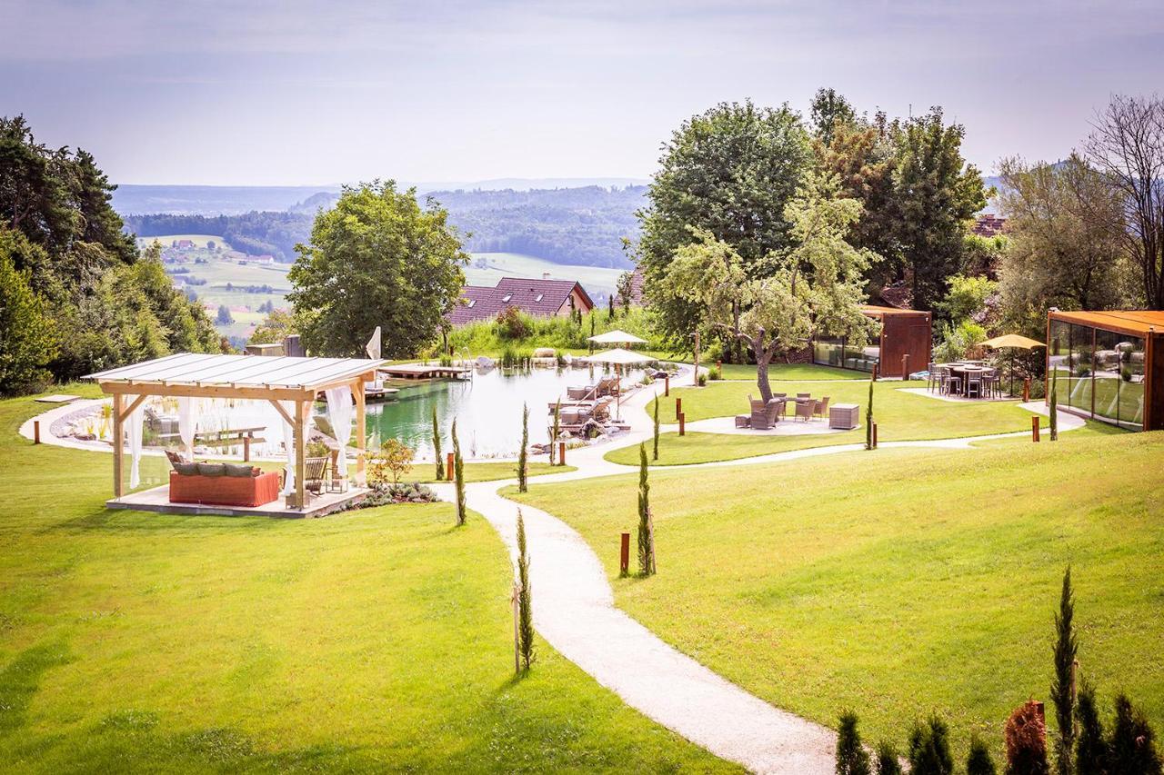 Golden Hill Country Chalets & Suites Waldschach Exteriér fotografie