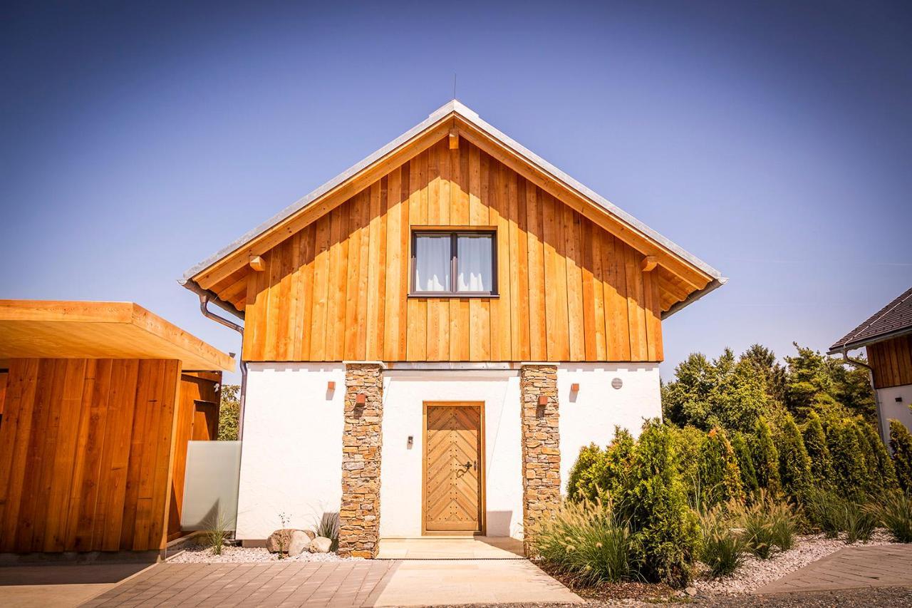 Golden Hill Country Chalets & Suites Waldschach Exteriér fotografie